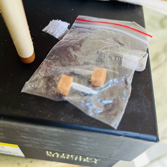 NEW! Badgley Mischka - Picture 12 of 12